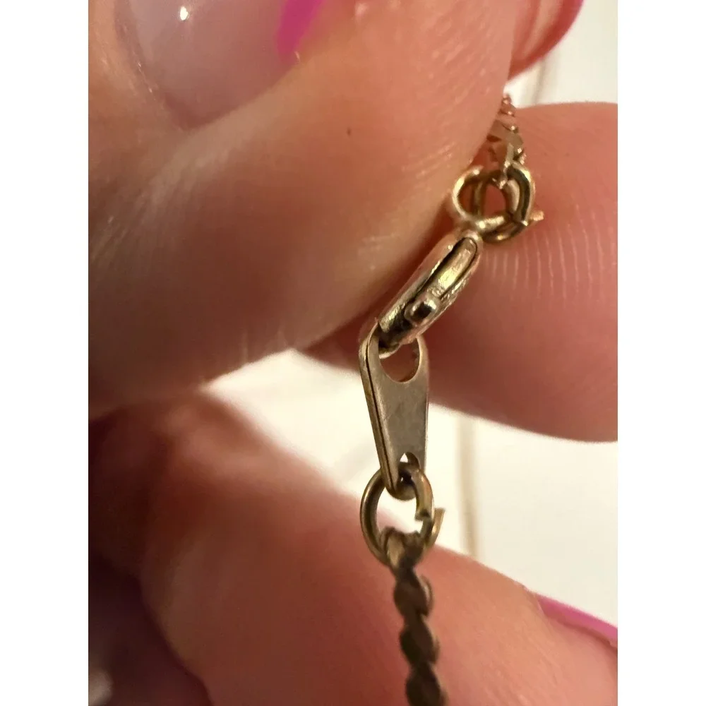 Gold Tone Large Textured Leaf Pendant Necklace 18 Inch Serpentine Chain